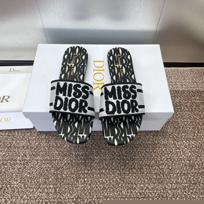 ch**an D*or slippers